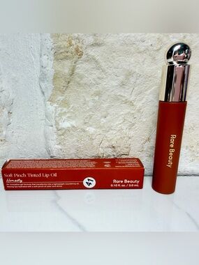 ⭐ RARE BEAUTY SOFT PINCH TINTED LIP OIL - HONESTY